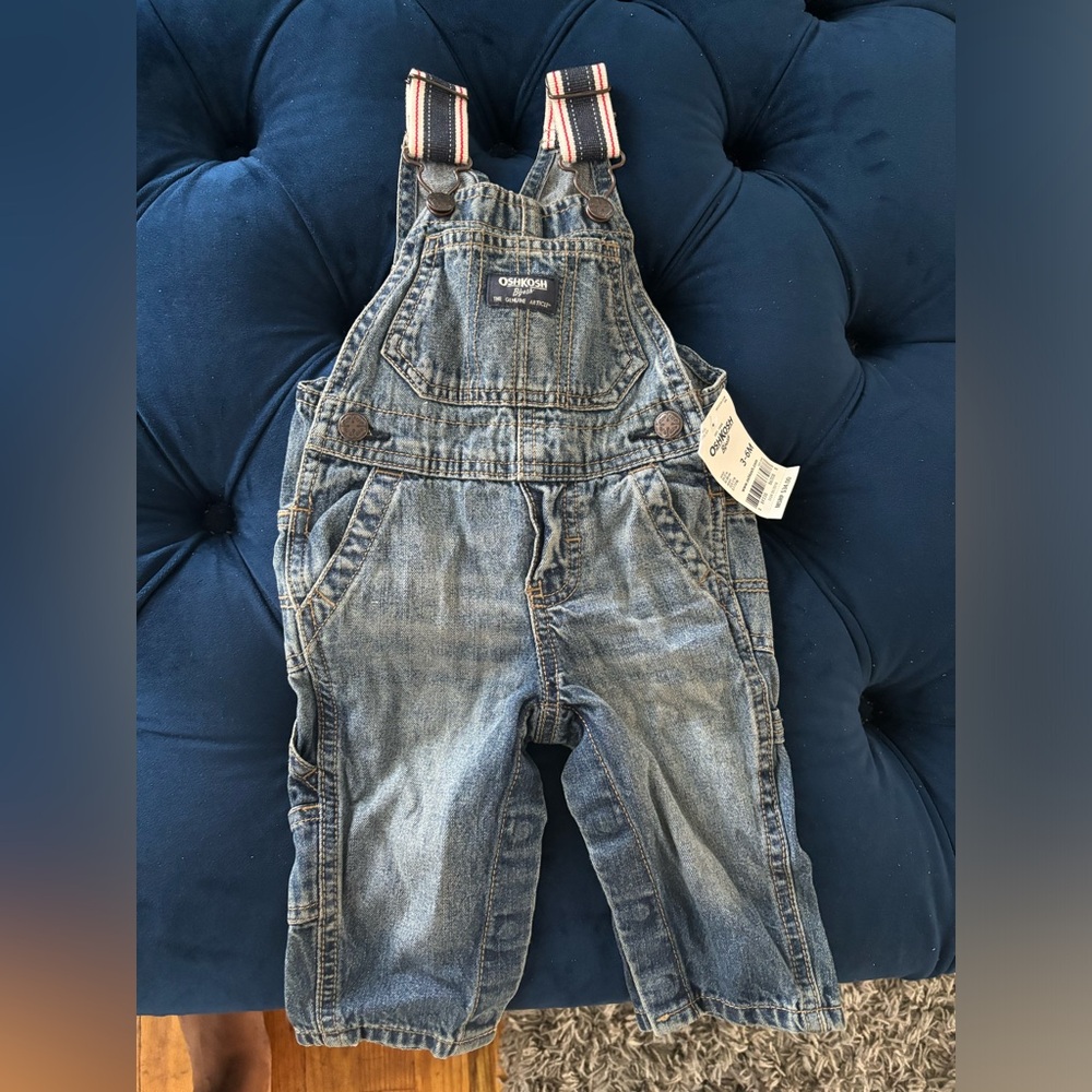 3/6 months Oshkosh Jumpsuit Never been worn tagg still on ❤️